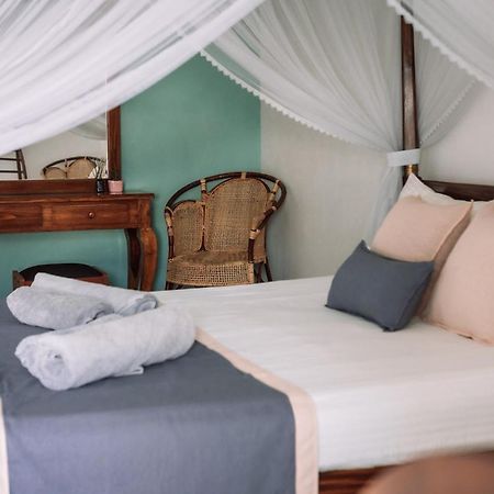 Rise - Bed & Breakfast Weligama Bagian luar foto