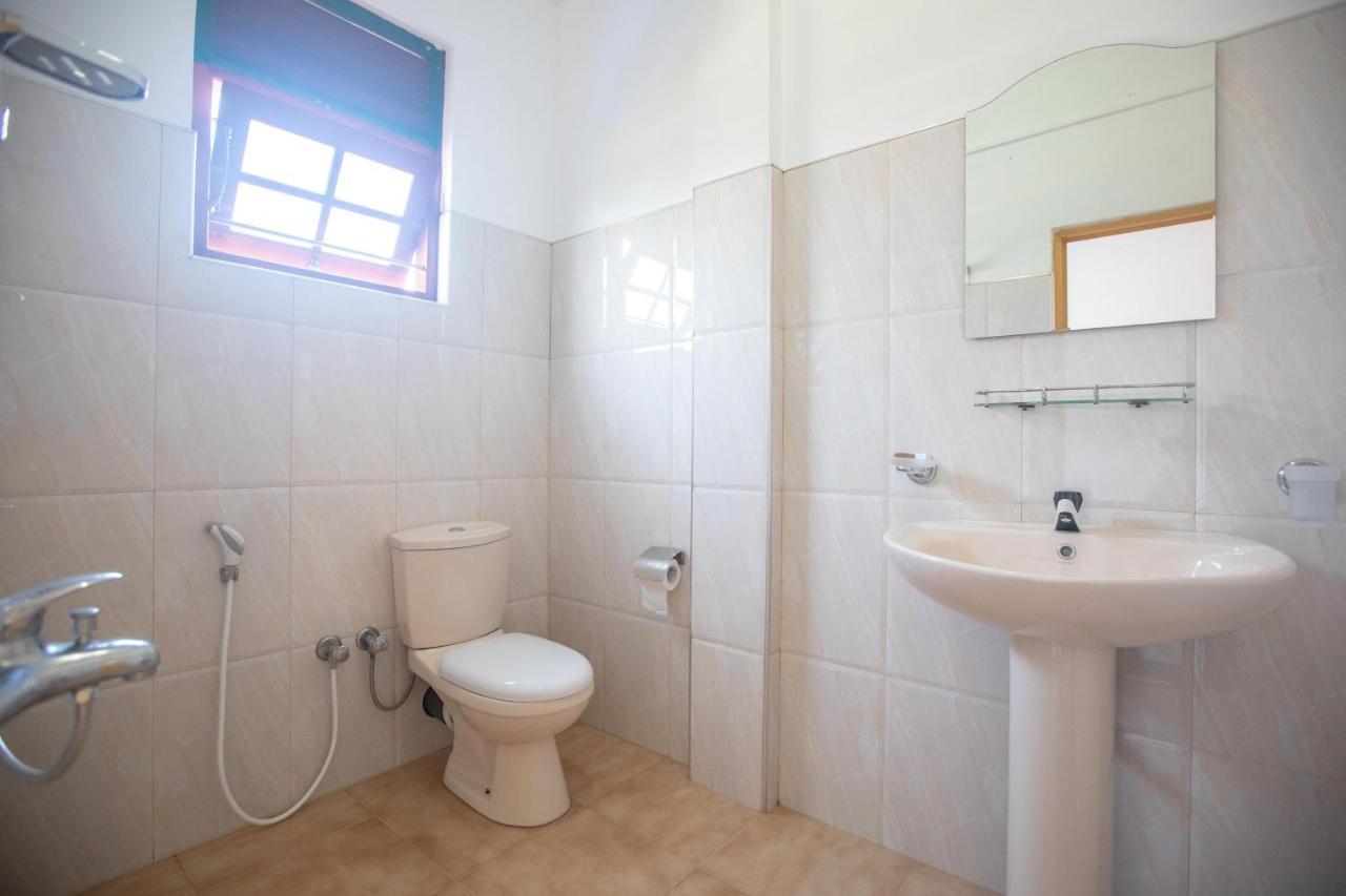 Rise - Bed & Breakfast Weligama Bagian luar foto