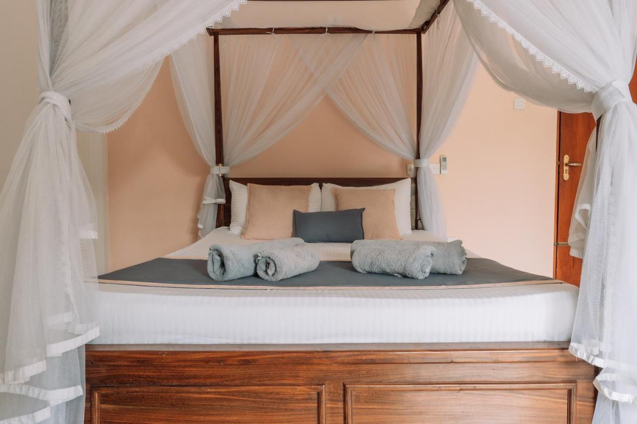 Rise - Bed & Breakfast Weligama Bagian luar foto