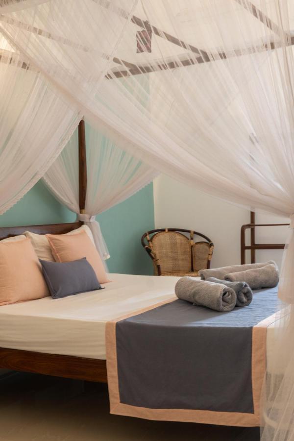 Rise - Bed & Breakfast Weligama Bagian luar foto