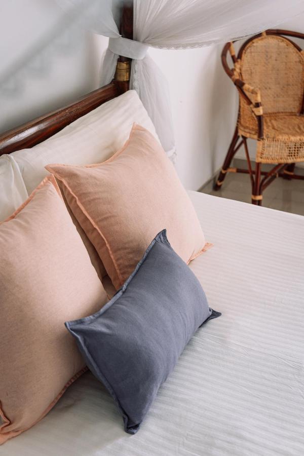 Rise - Bed & Breakfast Weligama Bagian luar foto