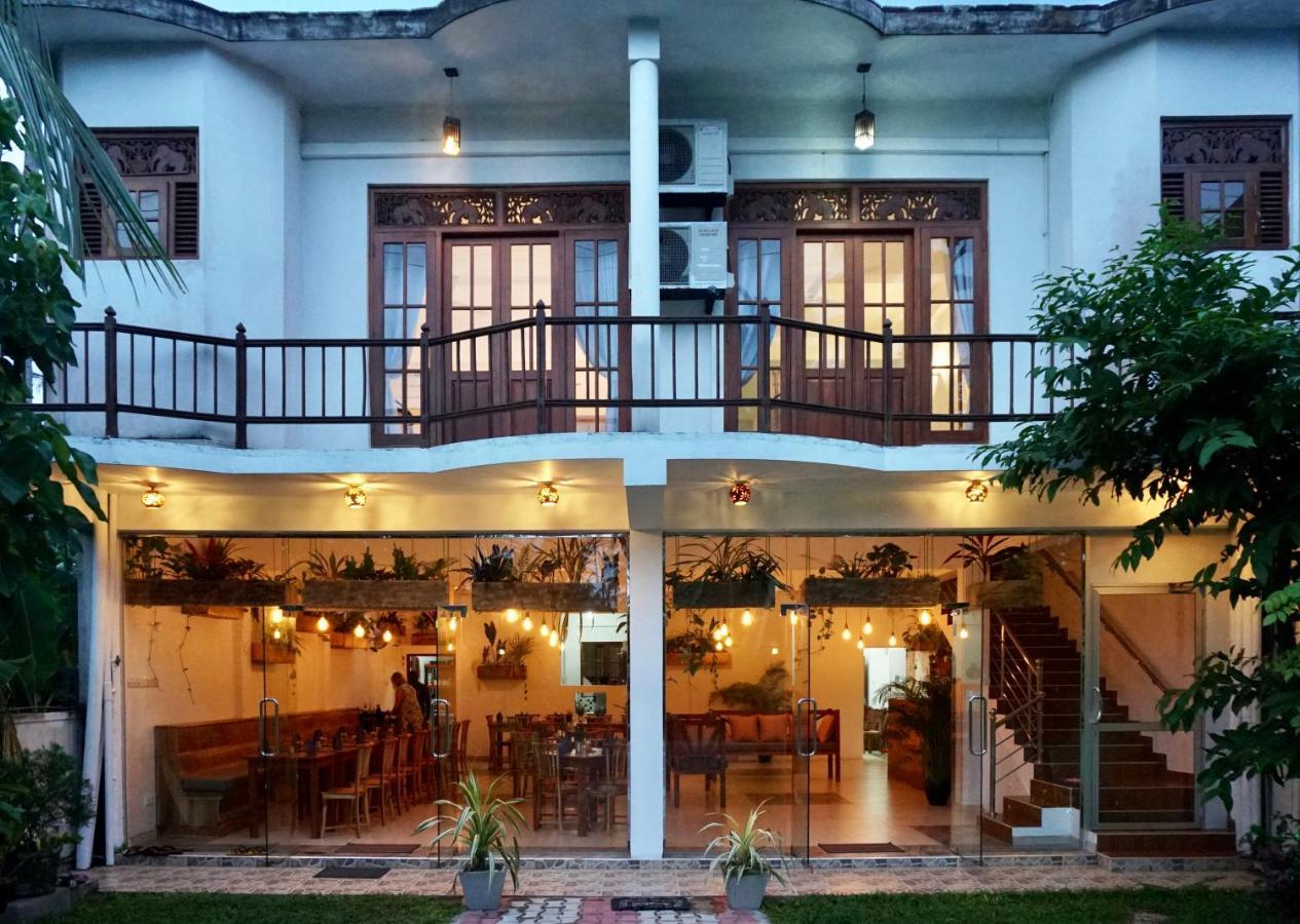 Rise - Bed & Breakfast Weligama Bagian luar foto