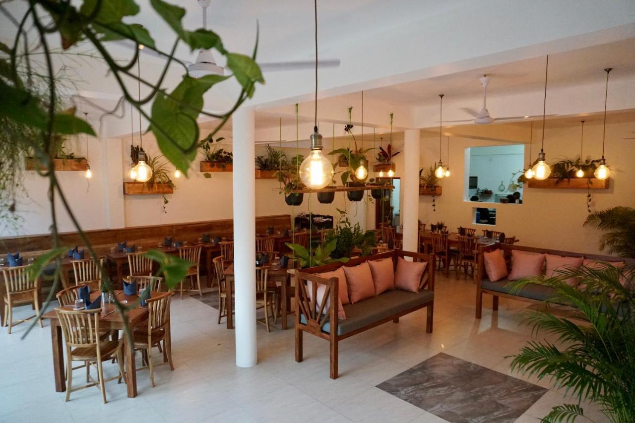 Rise - Bed & Breakfast Weligama Bagian luar foto