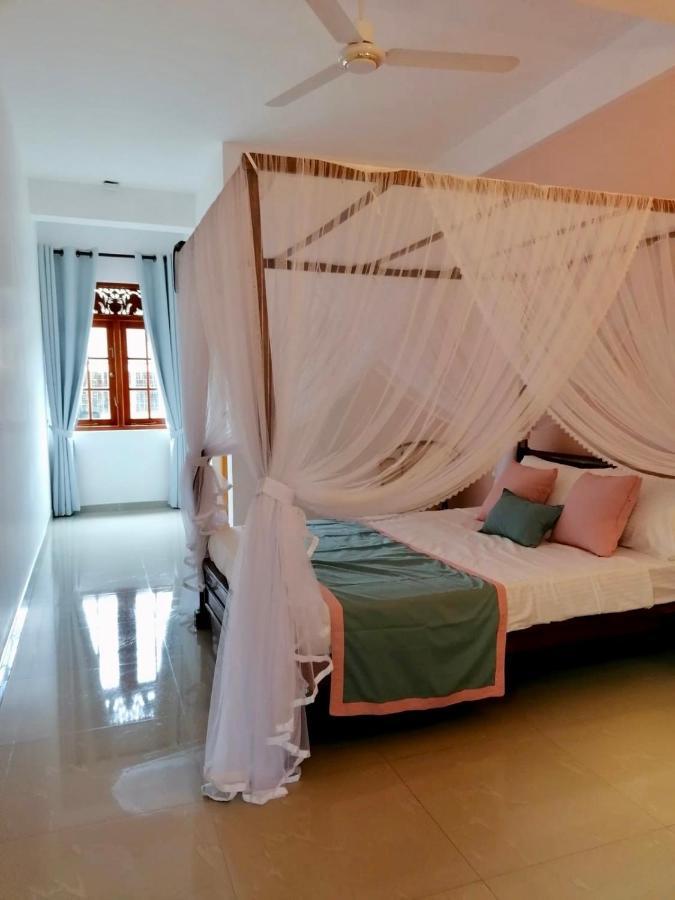 Rise - Bed & Breakfast Weligama Bagian luar foto