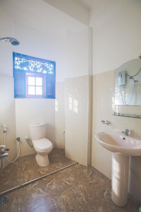 Rise - Bed & Breakfast Weligama Bagian luar foto